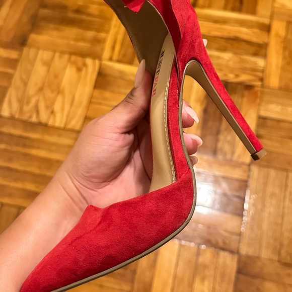 JUSTFAB RED SUEDE PUMPS WITH ANKLE BOW DETAIL - Picture 4 of 6